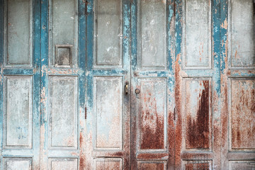 A vintage blue door