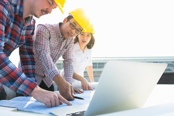 Engineer group and worker meeting, discussion with construction blueprint on site work