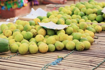 heap lemon at market