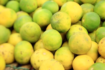 heap lemon at market