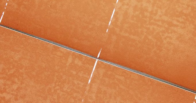 Flug &uuml;ber Tennisplatz in grafischer Perspektive mit Drehung