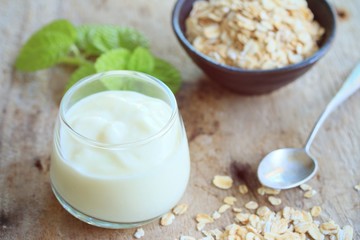 oat flakes with yogurt