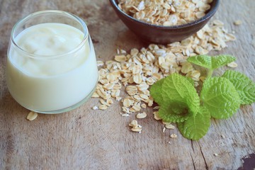 oat flakes with yogurt