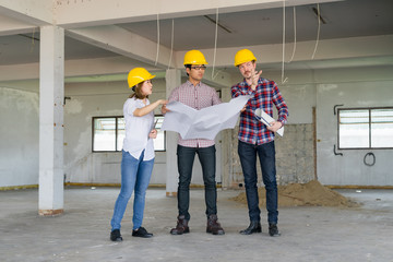 Engineer group and worker meeting, discussion with construction blueprint on site work