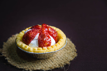 mini cookies tart strawberry