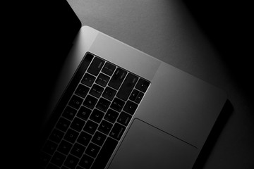 Clavier de MacBook Pro noir et blanc - obrazy, fototapety, plakaty
