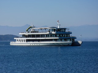 Ausflugsschiff auf dem Starnberger See