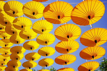 Fototapeta na wymiar yellow umbrella