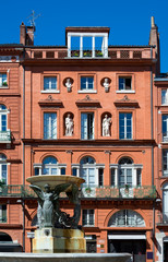 Fontaine sur la place de la Trinité de Toulouse, France