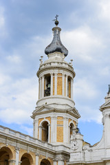 Fototapeta na wymiar Tower Basilica della Santa Casa