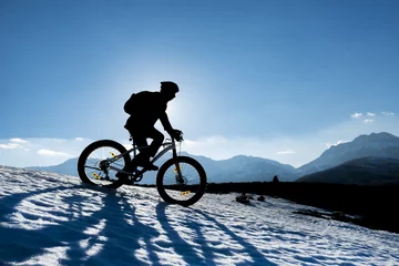 Photo sur Plexiglas Vélo faire du vélo de neige à grosse roue
