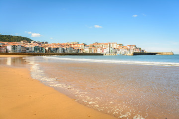 Fototapeta na wymiar beautiful beach of lekeitio, located at basque country, Spain