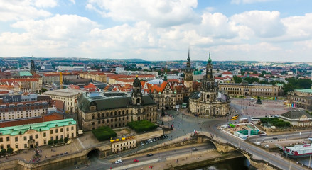 Obraz premium DRESDEN - LIPIEC 2016: Piękne miasto z lotu ptaka. Drezno jest popularną atrakcją w Niemczech