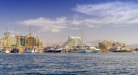 Obraz premium Moored pleasure boats, sailboats and yachts in marina of Eilat - famous resort and recreation city in Israel