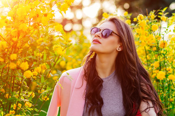krasiva young girl with glasses , trendy, stylish , spring mood