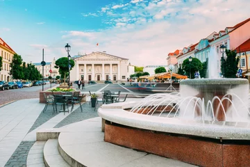 Papier Peint photo autocollant Fontaine Vilnius Lithuania. Fountain And View Of Didzioji Street, Ancient