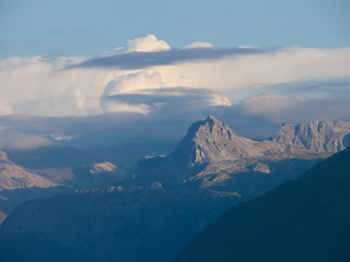 Fototapeta na wymiar nuage dans les alpes