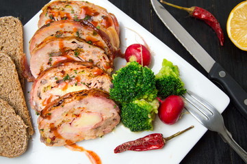 Baked rolled meat with vegetables
