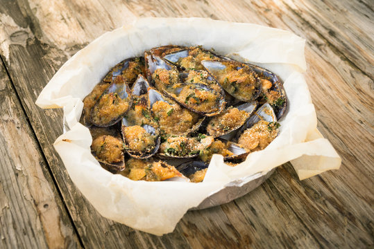 Cozze gratinate, gratin mussels