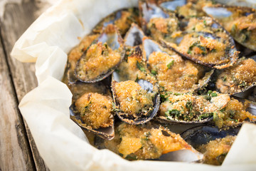 Cozze gratinate, gratin mussels