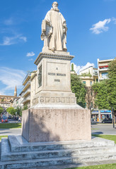 Obraz premium AREZZO, ITALY - MAY 2015: Guido Monaco Square with tourists. Arezzo is a small medieval city in Tuscany