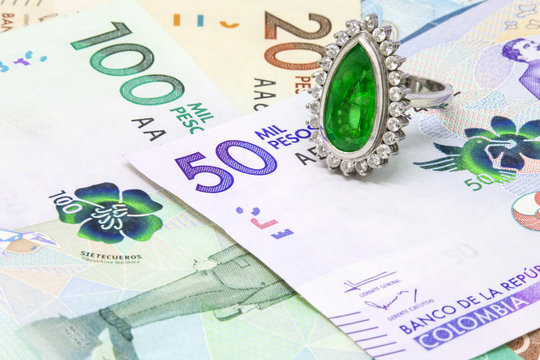 Colombian Emerald Ring and 2016 issued bills