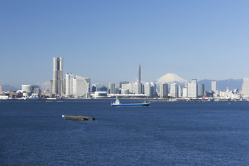 横浜都市風景　富士山とみなとみらい　開発が進む高島地区