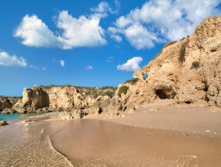 Fototapeta na wymiar Golden beaches and sandstone cliffs near Albufeira