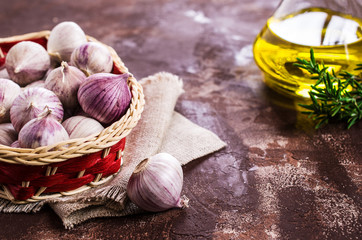 Raw whole garlic