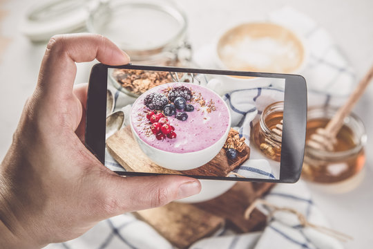 Taking photos of breakfast to phone