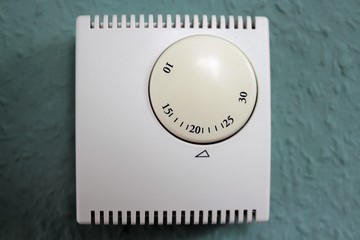 An image of a thermostat