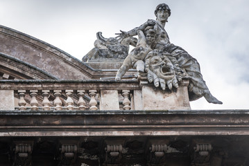 Obraz premium Statue on the roof of Teatro Massimo Bellini opera house in Catania city, Sicily Island, Italy
