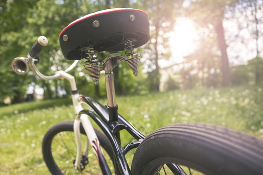 Bike sadle with springs