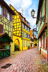 Colmar, Petit Venice, street and traditional houses. Alsace, France. - obrazy, fototapety, plakaty