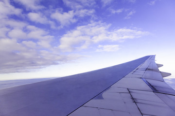 Fototapeta na wymiar view of the wing of an airplane through the window
