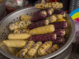 Cooked corn of various colours © Mirek