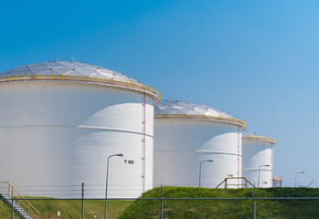 oil storage in the port of amsterdam