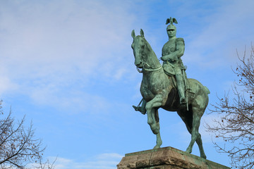 Fototapeta na wymiar Reiterstandbild Kaiser Wilhelm II vor Hohenzollernbrücke