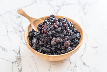 black raisins in bowl