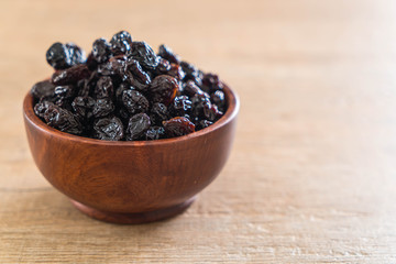 black raisins in bowl