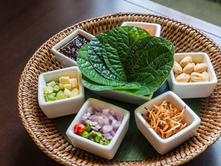 Leaf-wrapped bite-size appetizer