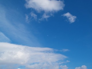 Naklejka na ściany i meble 雲と月