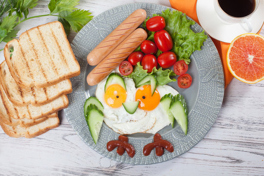 Children's breakfast Cute fried eggs owl fun picture of food