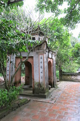 Petite pagode dans un jardin