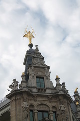 Fototapeta na wymiar Gold statue in Antwerp