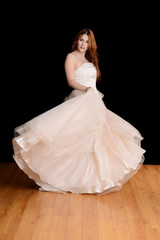 Fototapeta na wymiar bride with beautiful tulle gown dancing