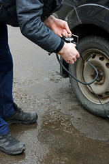 Obraz premium Pumping up the tyres of the vehicle.