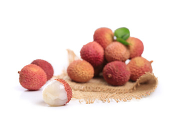 litchi, fruit isolé sur fond blanc