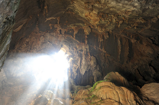 Tham Phu Kham cave near Vang Vieng