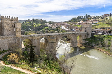 Fototapeta na wymiar St. Martin medieval bridge in toledo. Spain.